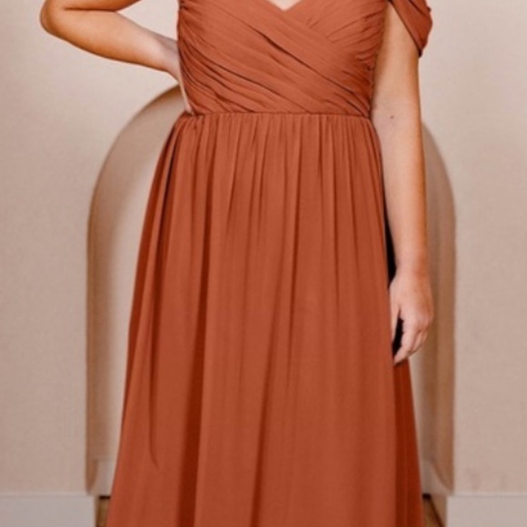 Gown cinnamon color. Womens 28 - Picture 4 of 5